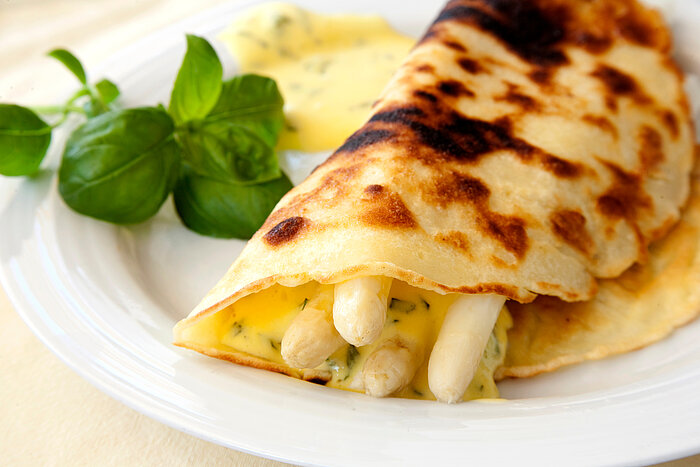 Foto zum Rezept Pfannkuchen mit Spargel und Sauce Hollandaise